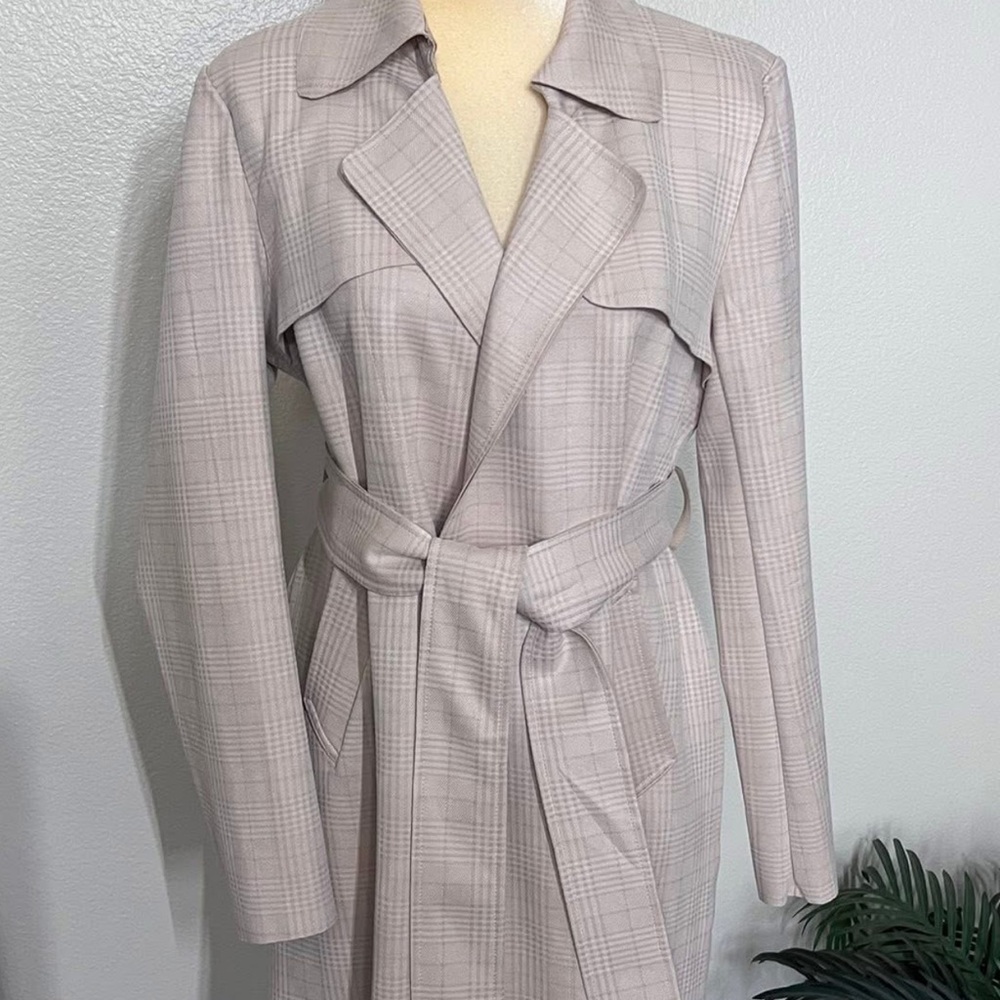 Solitaire Plaid lightweight Trench Coat in Soft Beige